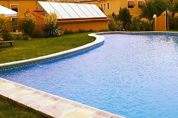 Imagen de la piscina del Hotel El Borbotón. Foto 17