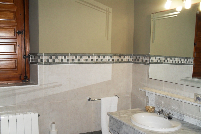 Imagen de la habitación del Hotel El Borbotón. Foto 13