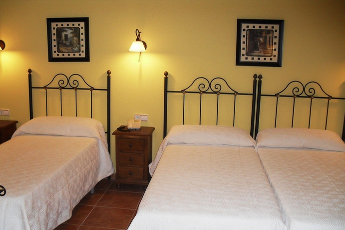 Imagen de la habitación del Hotel El Borbotón. Foto 14