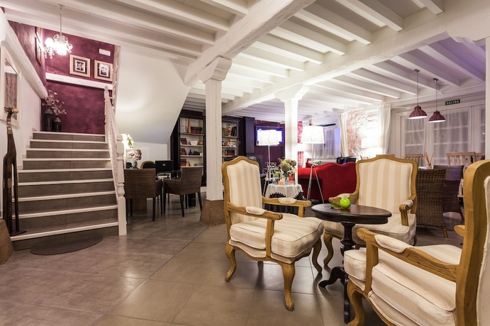 Imagen de los interiores del Hotel El Bosque De La Anjana. Foto 17