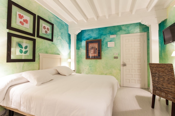 Imagen de la habitación del Hotel El Bosque De La Anjana. Foto 8