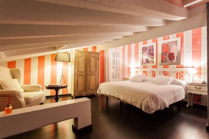 Imagen de la habitación del Hotel El Bosque De La Anjana. Foto 15