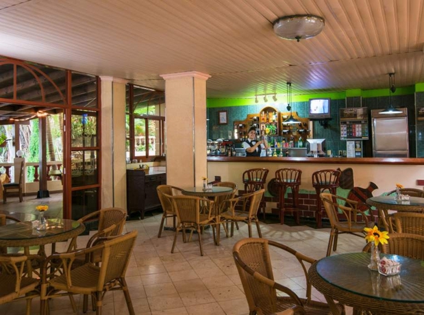 Imagen general del Hotel El Bosque. Foto 12