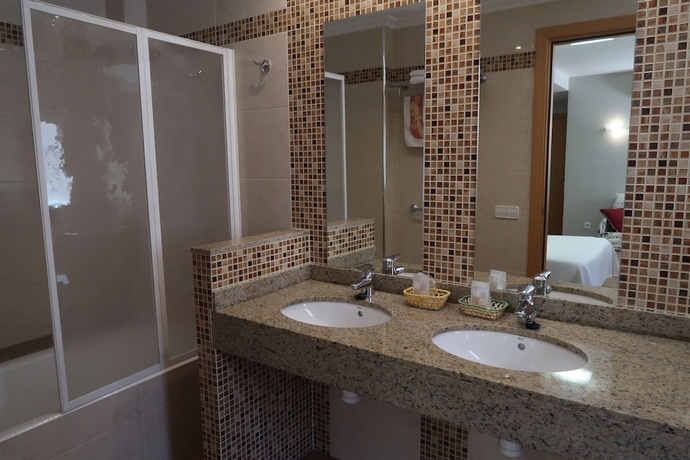 Imagen de la habitación del Hotel El Cami. Foto 16