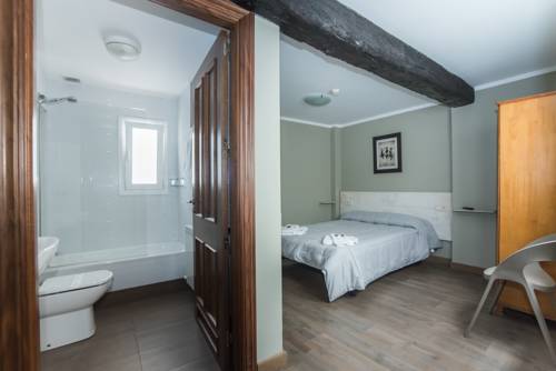 Imagen de la habitación del Hotel El Camino Urban Rooms. Foto 3