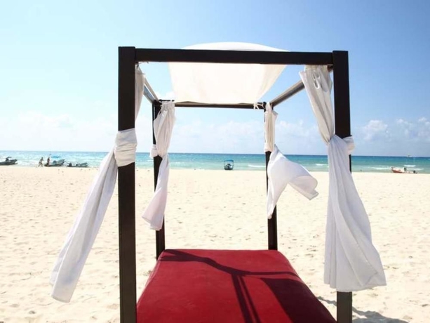 Imagen de los exteriores del Hotel El Campanario, Playa del Carmen. Foto 9