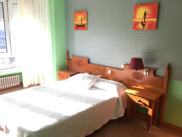 Imagen de la habitación del Hotel El Capellán. Foto 12