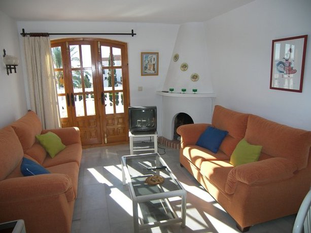 Imagen de la habitación del Hotel El Capistrano Villages. Foto 4
