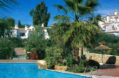 Imagen de la piscina del Hotel El Capistrano Villages. Foto 9