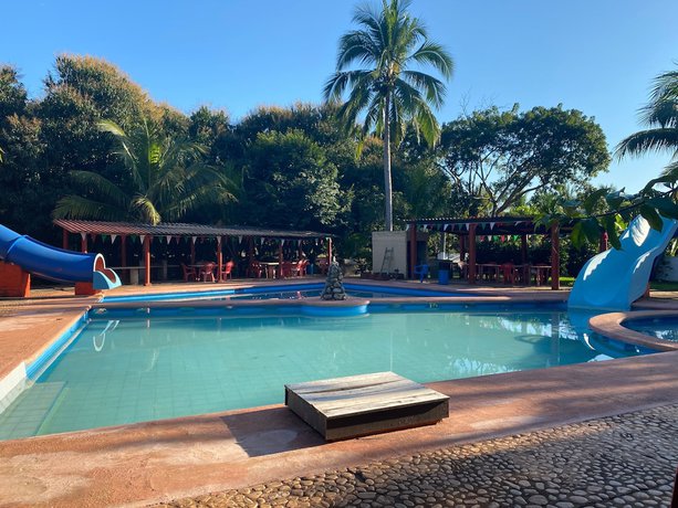 Imagen de la piscina del Hotel El Capomo. Foto 19