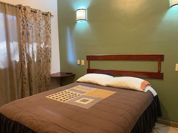 Imagen de la habitación del Hotel El Capomo. Foto 8