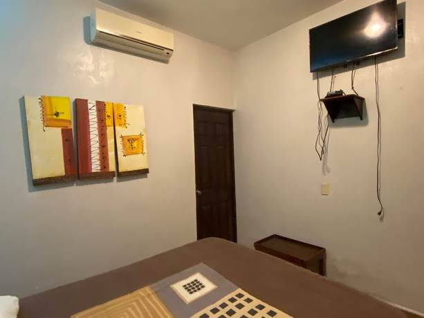 Imagen de la habitación del Hotel El Capomo. Foto 12