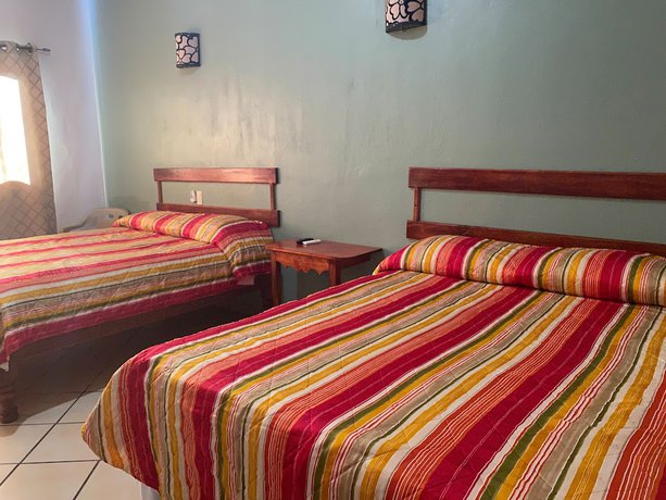 Imagen de la habitación del Hotel El Capomo. Foto 13