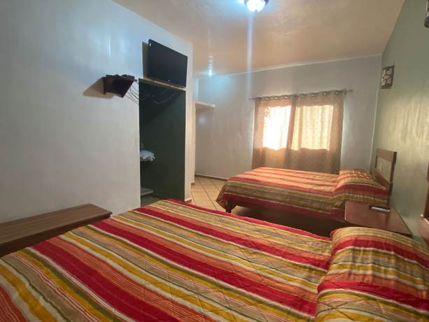 Imagen de la habitación del Hotel El Capomo. Foto 14