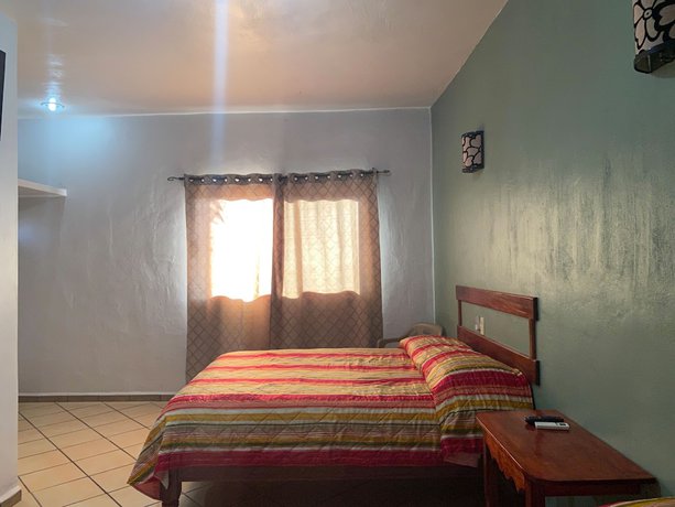 Imagen de la habitación del Hotel El Capomo. Foto 16