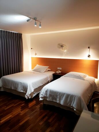 Imagen de la habitación del Hotel El Carmelo. Foto 13