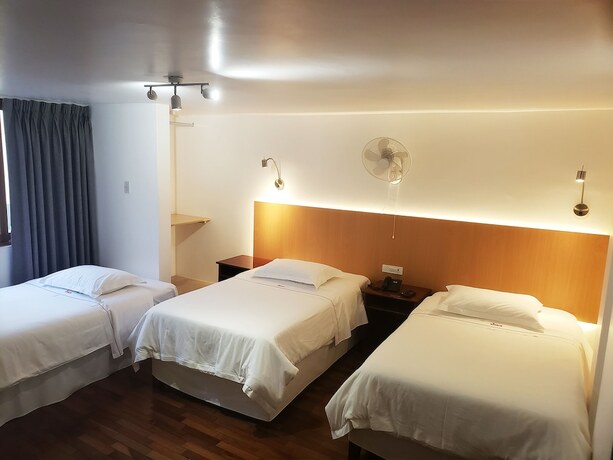 Imagen de la habitación del Hotel El Carmelo. Foto 18