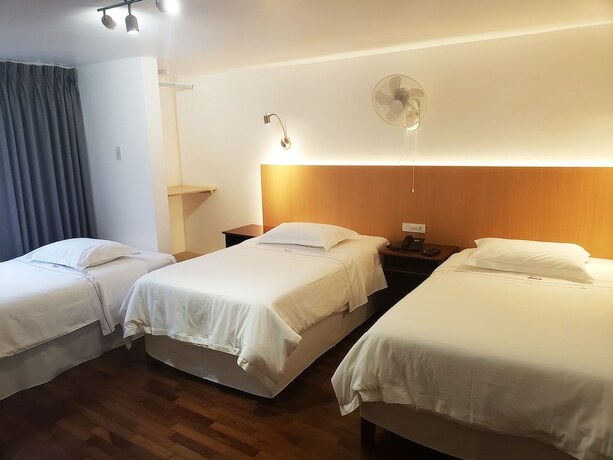 Imagen de la habitación del Hotel El Carmelo. Foto 19