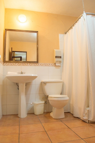 Imagen de la habitación del Hotel El Carmen, Antigua Guatemala. Foto 15