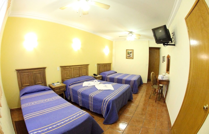 Imagen de la habitación del Hotel El Carmen, Morelia. Foto 10