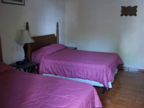Imagen de la habitación del Hotel El Carmen, Morelia. Foto 13