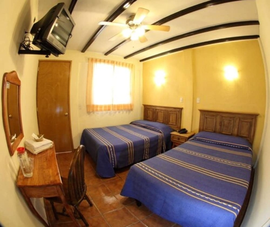 Imagen de la habitación del Hotel El Carmen, Morelia. Foto 16