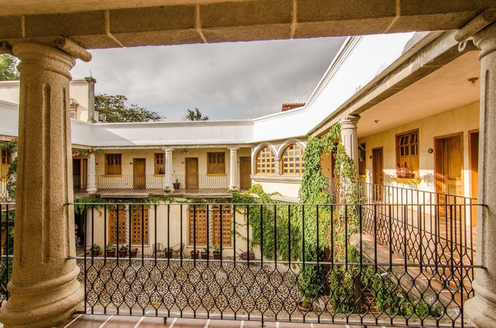 Imagen de los exteriores del Hotel El Carmen Suites. Foto 14