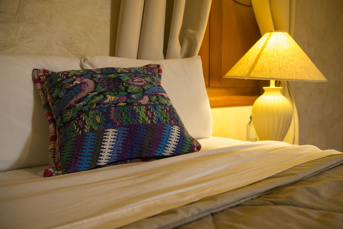 Imagen de la habitación del Hotel El Carmen Suites. Foto 9