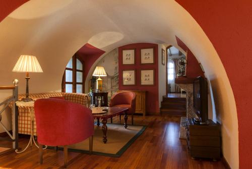 Imagen de los interiores del Hotel El Castell De Ciutat - Relais & Chateaux. Foto 6