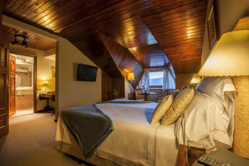 Imagen de la habitación del Hotel El Castell De Ciutat - Relais & Chateaux. Foto 5