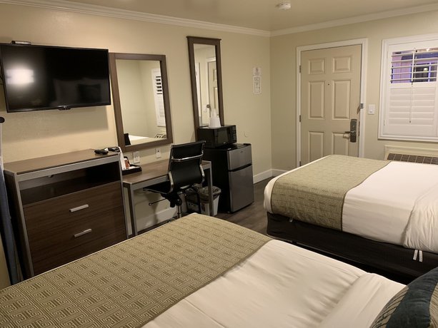 Imagen de la habitación del Hotel El Castell Motel, Monterey. Foto 8