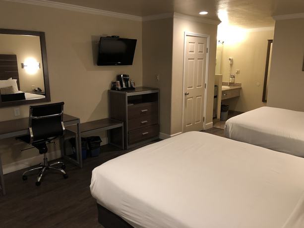 Imagen de la habitación del Hotel El Castell Motel, Monterey. Foto 15