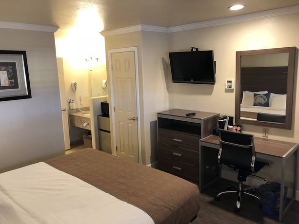 Imagen de la habitación del Hotel El Castell Motel, Monterey. Foto 17