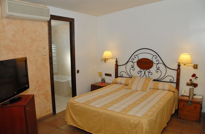 Imagen de la habitación del Hotel El Castell, Sant Boi de Llobregat. Foto 7