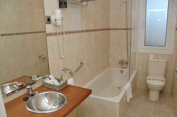 Imagen de la habitación del Hotel El Castell, Sant Boi de Llobregat. Foto 8