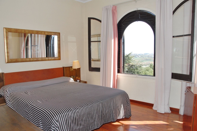 Imagen de la habitación del Hotel El Castell, Sant Boi de Llobregat. Foto 10