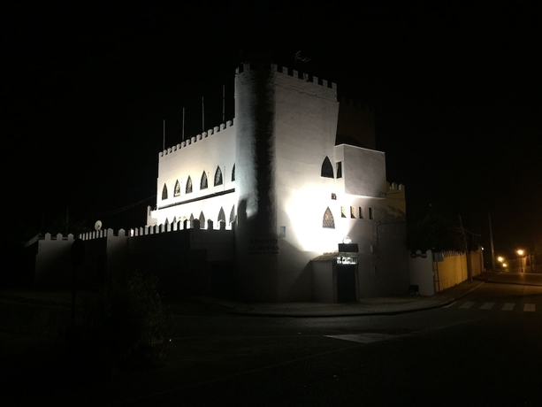 Imagen de los exteriores del Hotel El Castillo, Alcalá de Guadaíra. Foto 10