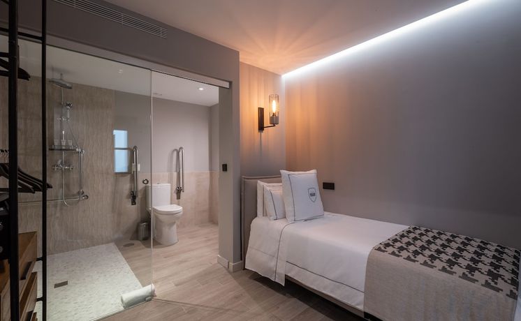 Imagen de la habitación del Hotel El Castillo La Ciudadela Marbella. Foto 8