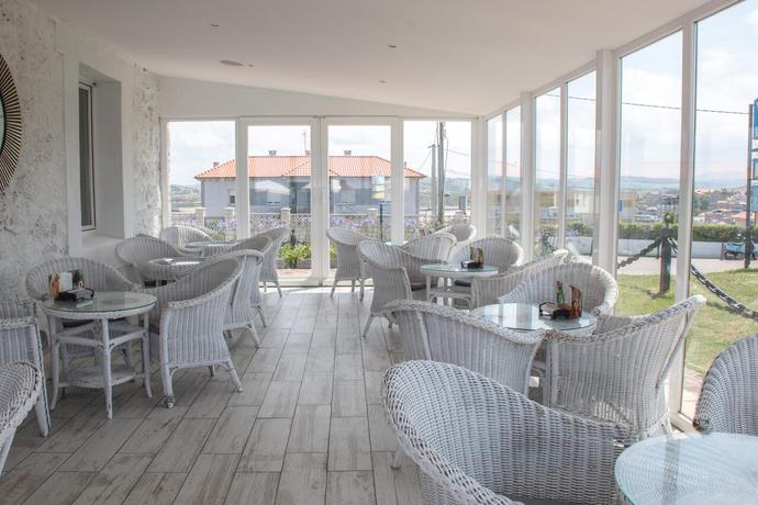 Imagen del bar/restaurante del Hotel El Castillo, Suances. Foto 2