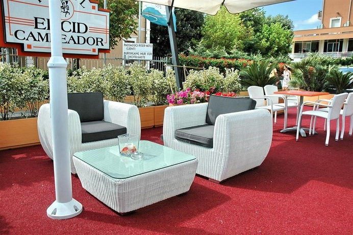 Imagen de los exteriores del Hotel El Cid Campeador. Foto 8