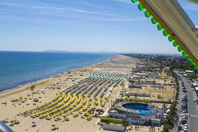 Imagen de los exteriores del Hotel El Cid Campeador. Foto 9