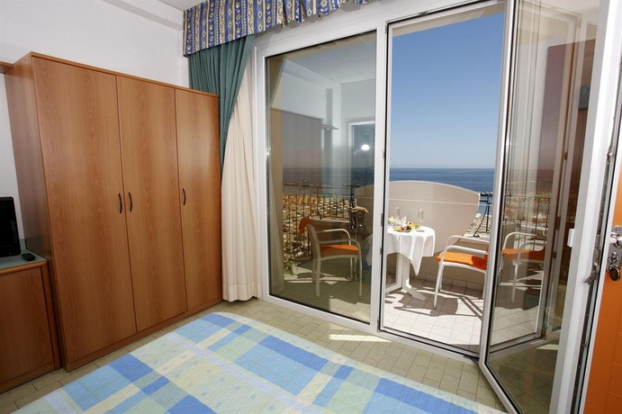 Imagen de la habitación del Hotel El Cid Campeador. Foto 4