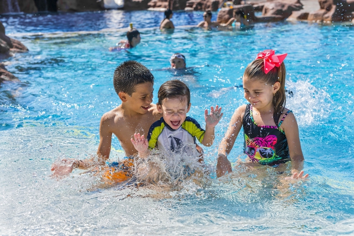 Imagen de la piscina del Hotel El Cid Castilla Beach. Foto 15