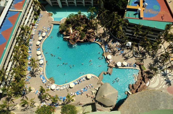 Imagen de la piscina del Hotel El Cid El Moro Beach. Foto 16