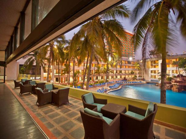 Imagen de la piscina del Hotel El Cid El Moro Beach. Foto 18