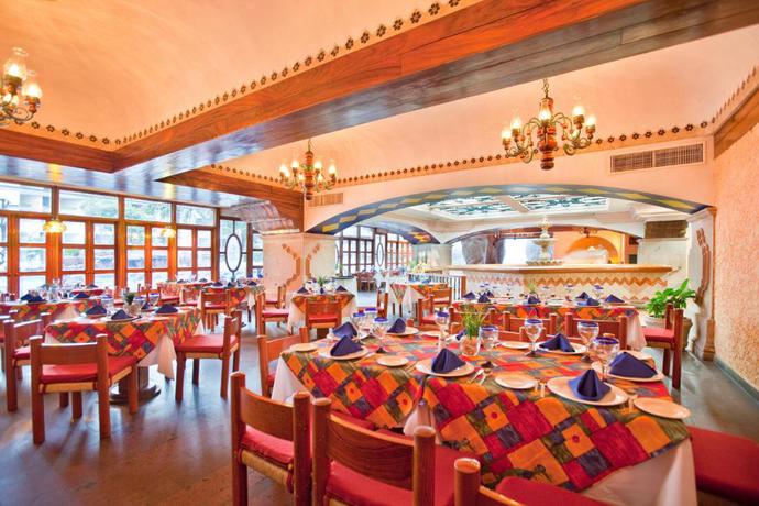 Imagen del bar/restaurante del Hotel El Cid El Moro Beach. Foto 4