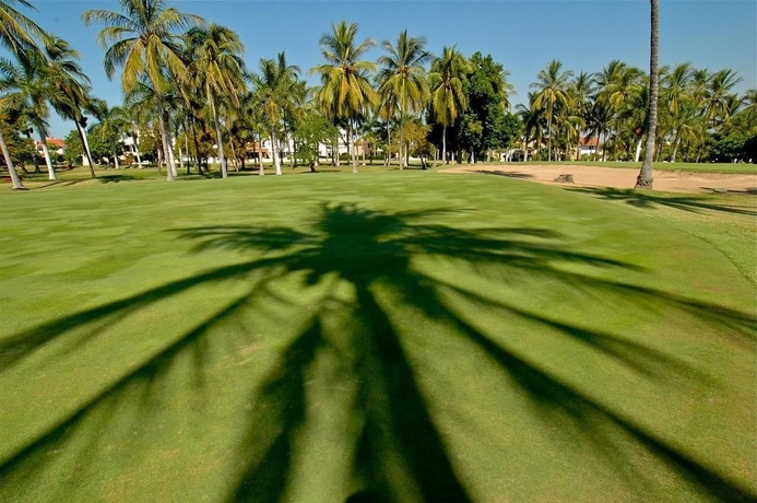 Imagen de los exteriores del Hotel El Cid Granada. Foto 9