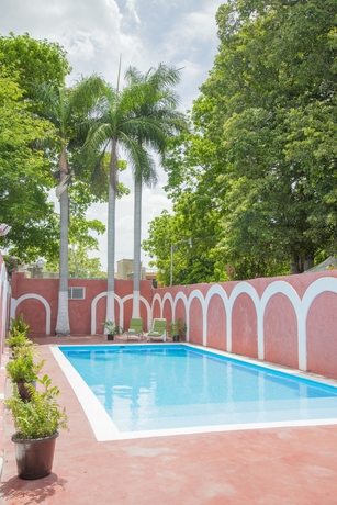 Imagen de la piscina del Hotel El Cid Merida. Foto 14