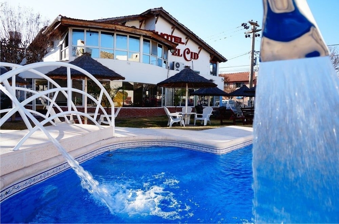 Imagen de la piscina del Hotel El Cid, VILLA CARLOS PAZ. Foto 11