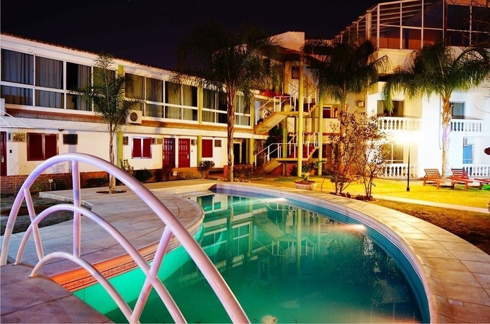 Imagen de la piscina del Hotel El Cid, VILLA CARLOS PAZ. Foto 12